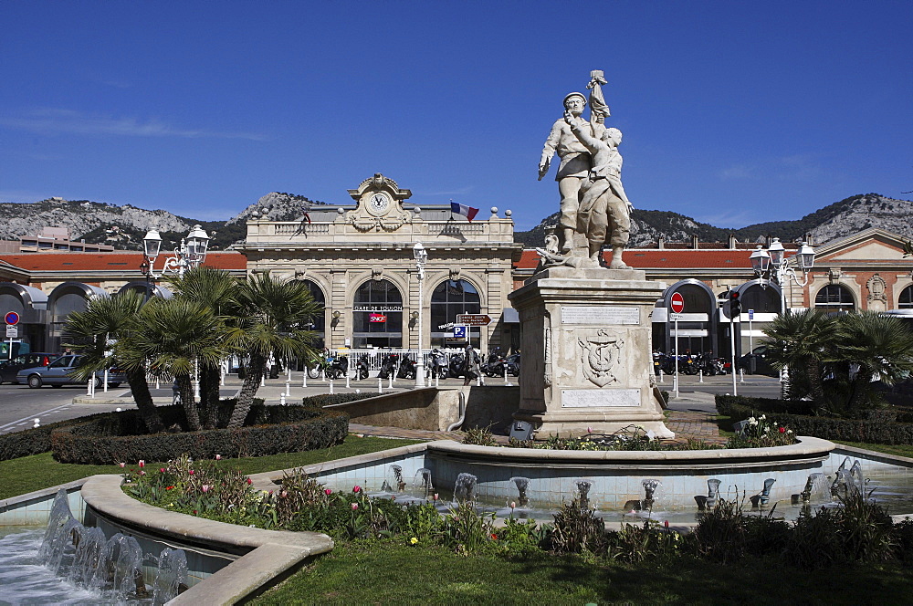 Fountain and monument in front of the Gare de Toulon, Var, Cote d'Azur, France, Europe