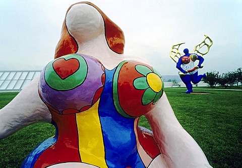 Voluminous Nana sculpture by Niki de Saint Phalle, founding exhibition of the Bundeskunsthalle Bonn, Art and Exhibition Hall in Bonn, North Rhine-Westphalia, Germany, Europe