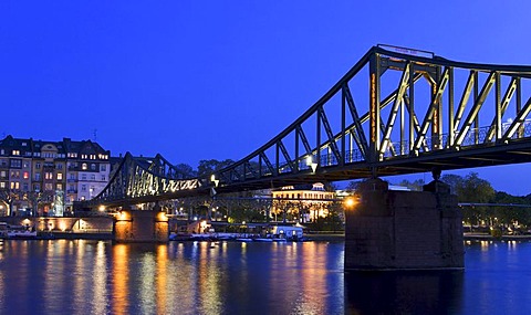 Eisener Steg Bridge over the Main River at night, viewed towards Sachsenhausen, Frankfurt am Main, Hesse, Germany, Europe