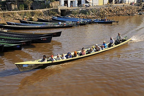 Motorboat transporting Burmese passengers, Nan Chaung main canal, Nyaungshwe or Nyaung Shwe, Inle Lake, Shan State, Myanmar, Southeast Asia, Asia