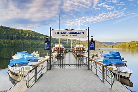 Lake Titisee, Titisee-Neustadt, Black Forest, Baden-Wuerttemberg, Germany, Europe