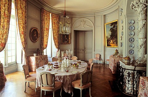 Laid table in the state-room, Montgeoffroy Castle, Maine-et-Loire, Pays de la Loire France, Europe