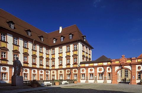 Old Castle and monument to Maximilian II, Bayreuth, Upper Franconia, Franconia, Bavaria, Germany, Europe