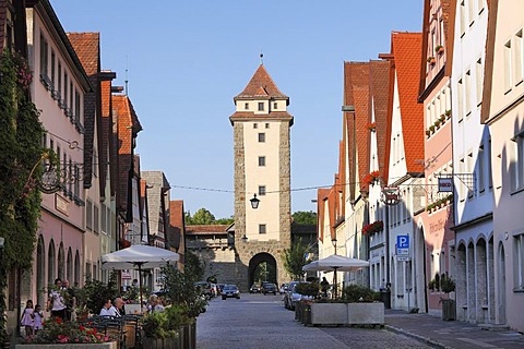 Galgengasse street and Wuerzburger Tor gate, Rothenburg ob der Tauber, Romantic Road, Middle Franconia, Franconia, Bavaria, Germany, Europe