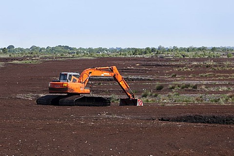 Peat harvest, Tullamore, County Offaly, Leinster province, Republic of Ireland, Europe