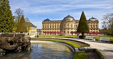 Court Gardens and Wuerzburg Residenz, a Baroque palace, UNESCO World Heritage Site, Wuerzburg, Bavaria, Germany, Europe