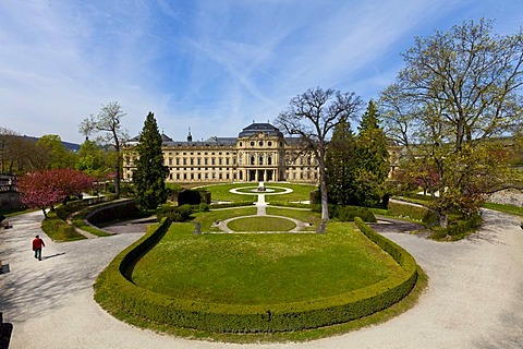 Court Gardens and Wuerzburg Residenz, a Baroque palace, UNESCO World Heritage Site, Wuerzburg, Bavaria, Germany, Europe