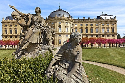 Court Gardens and Wuerzburg Residenz, a Baroque palace, UNESCO World Heritage Site, Wuerzburg, Bavaria, Germany, Europe