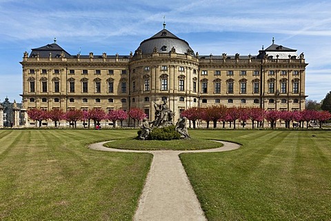 Court Gardens and Wuerzburg Residenz, a Baroque palace, UNESCO World Heritage Site, Wuerzburg, Bavaria, Germany, Europe