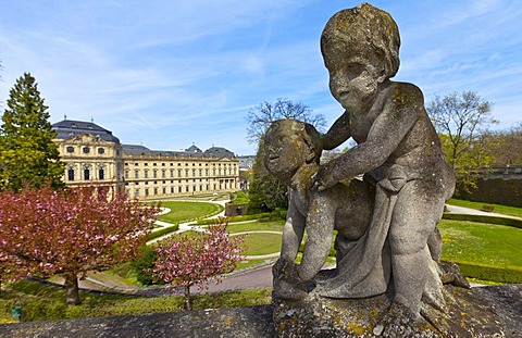 Court Gardens and Wuerzburg Residenz, a Baroque palace, UNESCO World Heritage Site, Wuerzburg, Bavaria, Germany, Europe