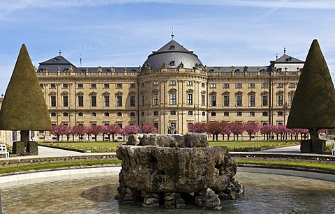 Court Gardens and Wuerzburg Residenz, a Baroque palace, UNESCO World Heritage Site, Wuerzburg, Bavaria, Germany, Europe