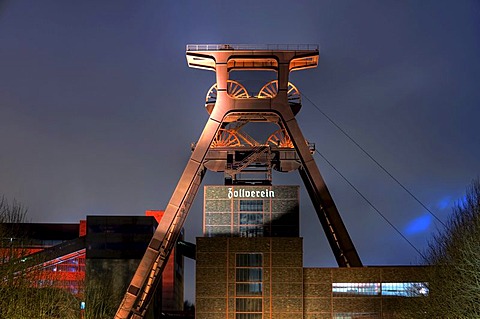 Winding tower shaft 12 in the evening, colliery Zeche Zollverein, UNESCO World Cultural Heritage, Essen-Katernberg, Essen, North Rhine-Westphalia, Germany, Europe