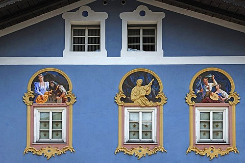 Lueftlmalerei traditional mural and relief figure of a violin maker, 1996, design and stucco by Sebastian Pfeffer, fresco by Stephen Pfeffer, Obermarkt 9, Mittenwald, Upper Bavaria, Bavaria, Germany, Europe