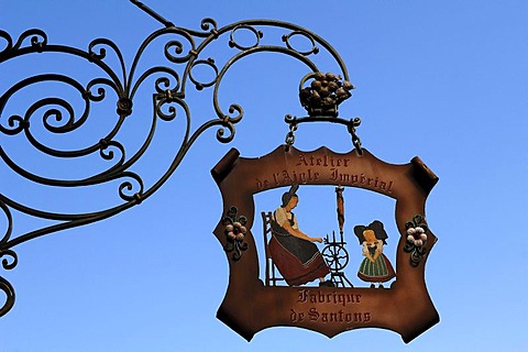 Hanging sign of a wool shop, 80 Rue des Bains, Kaysersberg, Alsace, France, Europe