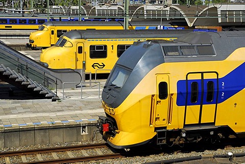 Train, yellow trains at the main railway station, Centraal Station, Rotterdam, Zuid-Holland, South-Holland, Netherlands, Europe