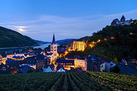 View of Bacharach am Rhein, with St. Peter's Church, Werner Chapel and Burg Stahleck Castle, Rhineland-Palatinate, Germany, Europe