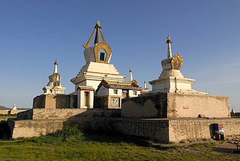 Stupa and temples in the inner complex of Erdene Zuu Khiid Monastery, Karakorum, Kharkhorin, Oevoerkhangai Aimak, Mongolia, Asia