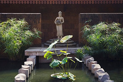 Garden in a luxury hotel, La Residence de Angkor, Siem Reap, Cambodia, Indochina, Southeast Asia, Asia