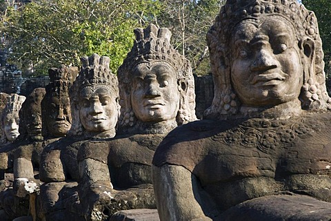 Guardian statues at Angkor Thom temple, South Gate, Temples of Angkor, Siem Reap, Cambodia, Indochina, Southeast Asia