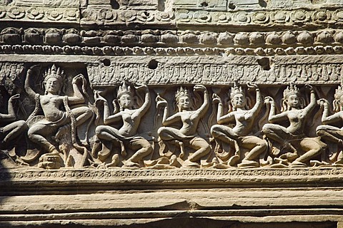 Stone carving of Apsara dancers, Preah Khan Temple, Temples of Angkor, Siem Reap, Cambodia, Indochina, Southeast Asia