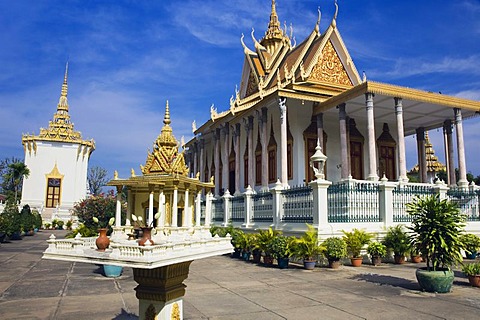 Spirit House and Silver Pagoda, Royal Palace, Phnom Penh, Cambodia, Indochina, Southeast Asia, Asia