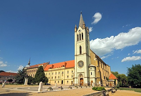 Gothic Franciscan parish church, Magyarok Nagyasszonya Templom, at Fo ter Square in Keszthely, Hungary, Europe