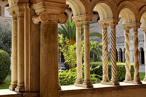 Columns, arcades, cloister, Basilica San Giovanni in Laterano, Rome, Lazio, Italy, Europe