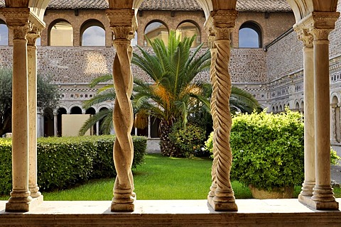 Columns, arcades, cloister, Basilica San Giovanni in Laterano, Rome, Lazio, Italy, Europe