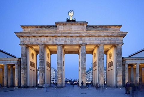 Brandenburg Gate, Pariser Platz square, Berlin-Mitte, Berlin, Germany, Europe