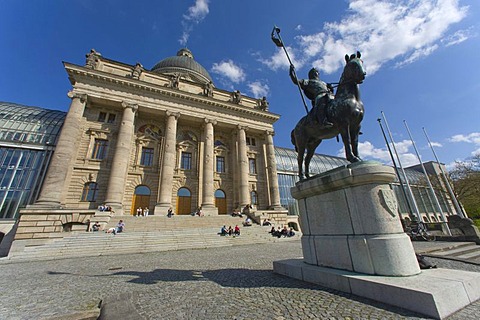 Otto von Wittelsbach monument, by Ferdinand von Miller the Younger, 1911, in front of the Staatskanzlei, Altstadt-Lehel district, Munich, Bavaria, Germany, Europe