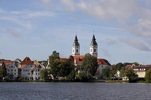 Lake Stadtsee and the twin towers of the Collegiate Church of St. Peter, Bad Waldsee, Ravensburg district, Upper Swabia, Bad-Wuerttemberg, Germany, Europe