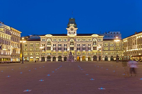 Piazza della Unita at night, Triest, Italy, Europe