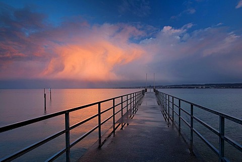 Jetty on Lake Constance in the evening light, Baden-Wuerttemberg, Germany, Europe