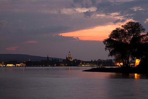 Konstanzer Muenster cathedral, with moody sky in the evening, Lake Constance, Baden-Wuerttemberg, Germany, Europe