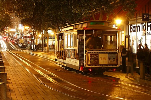 Evening with a cable car on Powell Street in San Francisco, California, USA, North America