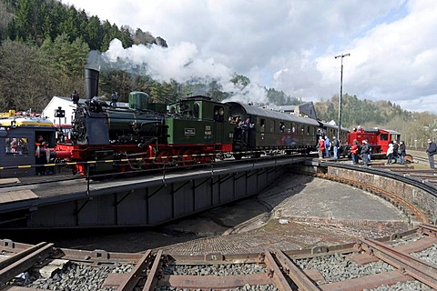 Dampfspektakel 2010 steam train show, Prussian steam engine T11-Hannover 7512 on the turntable at the railway depot, Gerolstein, Rhineland-Palatinate, Germany, Europe