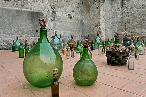 Un'altra folla, Another crowd, installation by Michele Spinart, Cortili dell'arte 2010, Villaricca, Naples, Campania, Italy, Europe