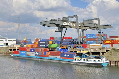 Container ship being loaded, inland port in Duisburg, North Rhine-Westphalia, Germany, Europe