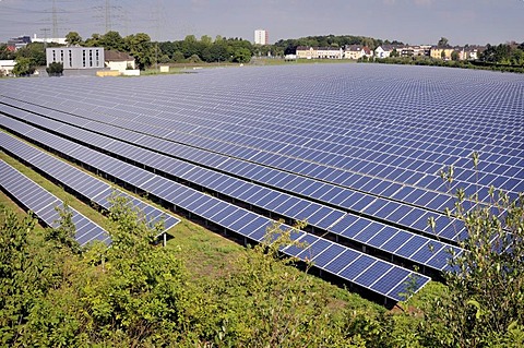 Open space photovoltaic plant, currently the largest site in North Rhine-Westfalia, covering an area of 80, 000 square metres with a capacity of 3600 kWp, Troisdorf-Oberlar, North Rhine-Westfalia, Germany, Europe