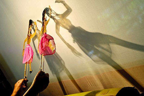 Shadow puppet performance, Suchart Subsin Museum, Nakhon Si Thammarat, Thailand, Asia