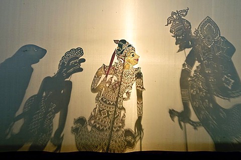 Shadow puppet performance, Suchart Subsin Museum, Nakhon Si Thammarat, Thailand, Asia