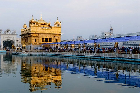 Golden Temple, sunset, reflection, waiting queue, Amritsar, India, Asia