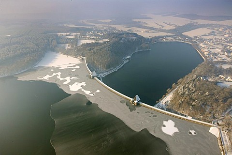 Aerial photo, Moehne Dam and Moehnesee Reservoir with ice, snow, winter, North Rhine-Westphalia, Germany, Europe