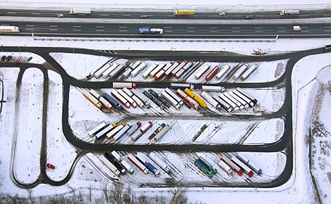 Aerial photo, Rhynern, A2 Autobahn, highway petrol station and rest stop, snow-covered truck parking area, Hamm, Ruhr area, North Rhine-Westphalia, Germany, Europe