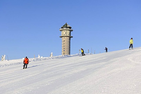 Skiers at Feldbergturm Tower on Mt Feldberg, southern Black Forest, Baden-Wuerttemberg, Germany, Europe