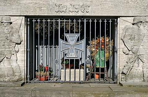 The "39er Memorial", from July 1939, to the 39th Fusilier Regiment at Reeser Platz, Duesseldorf, North Rhine-Westphalia, Germany, Europe