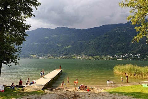Swimming, Ossiacher See lake, south bank, with Mt. Gerlitzen, Carinthia, Austria, Europe