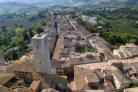 View of the city and the countryside, San Gimignano, UNESCO World Heritage Site, Tuscany, Italy, Europe