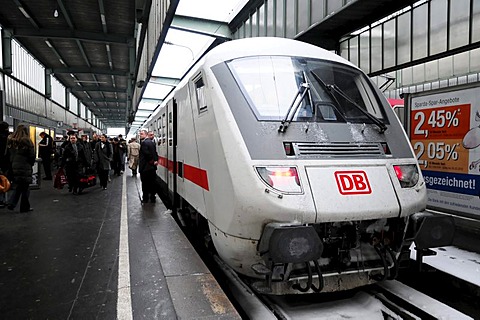 Locomotive, train to Salzburg, Stuttgart central station, Stuttgart, Baden-Wuerttemberg, Germany, Europe