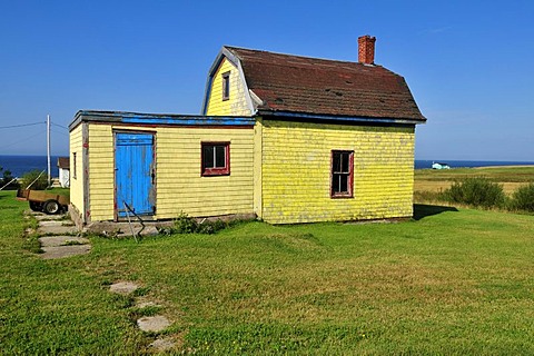 Farmhouse on the treeless meadows of Ile d'Entree, Entry Island, Iles de la Madeleine, Magdalen Islands, Quebec Maritime, Canada, North America